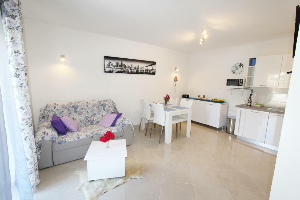 Luan Apartment Рабац Екстериор снимка